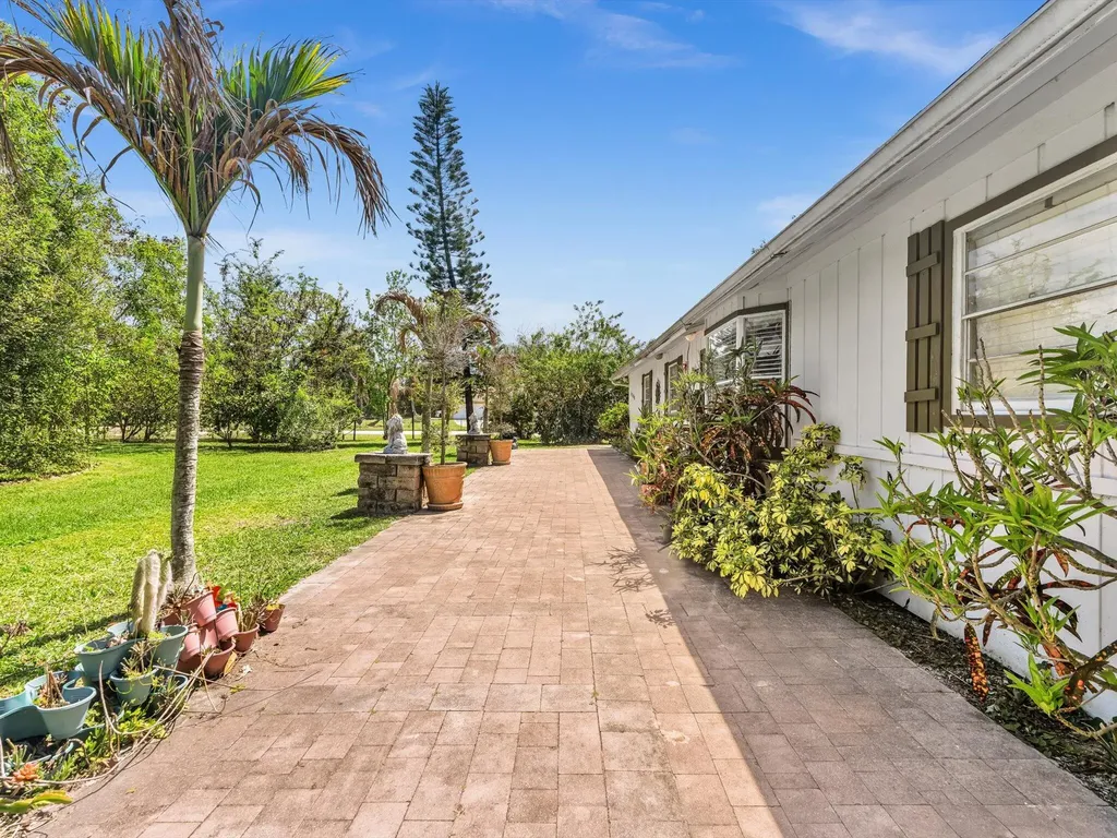 5209 Coconut Boulevard The Acreage FL 33411
