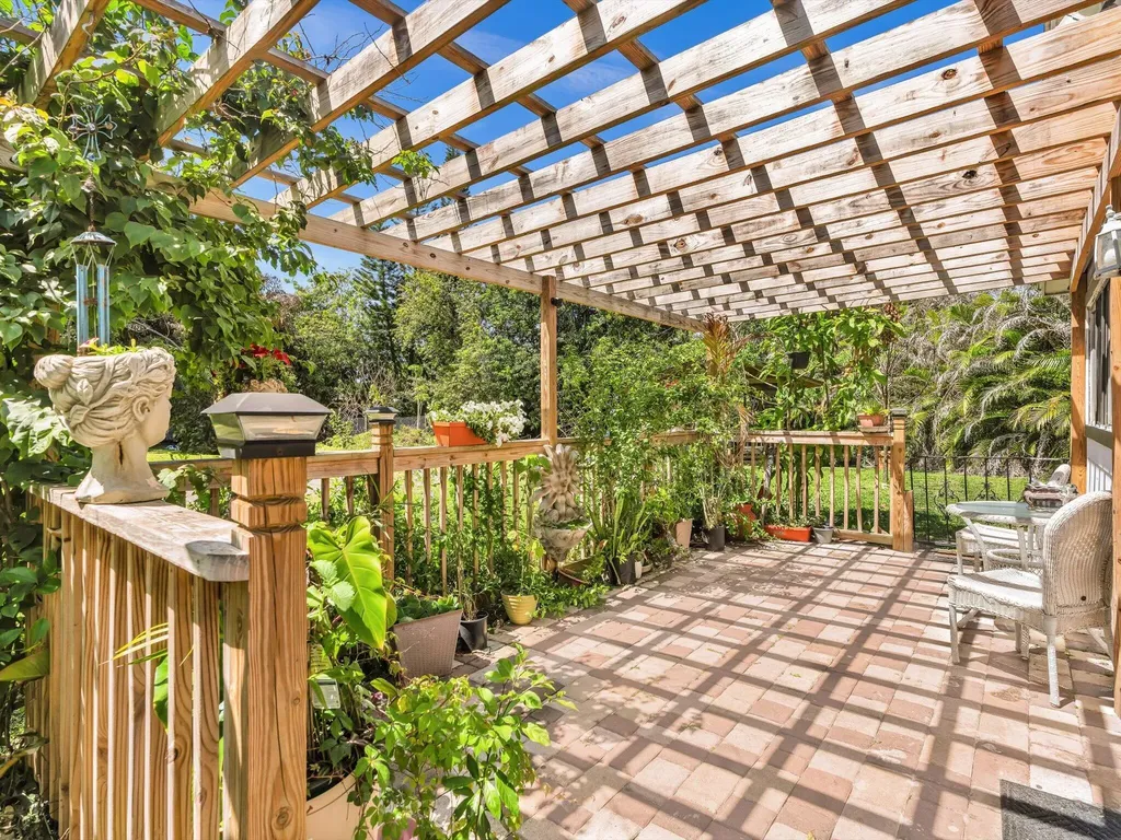 5209 Coconut Boulevard The Acreage FL 33411