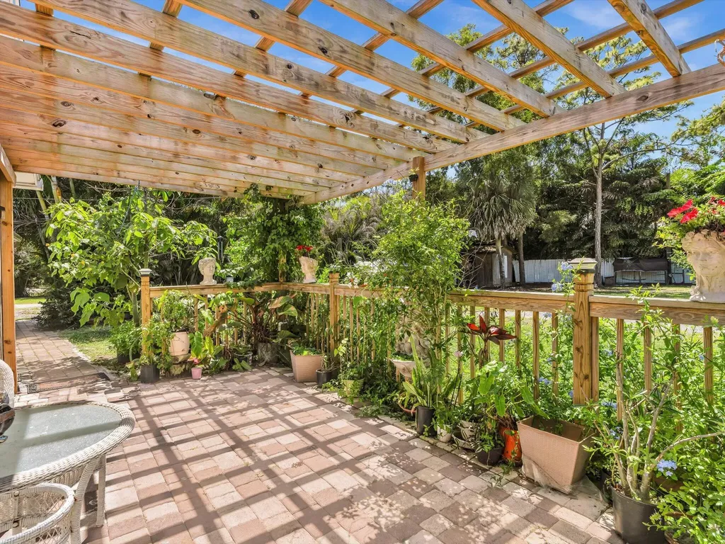 5209 Coconut Boulevard The Acreage FL 33411