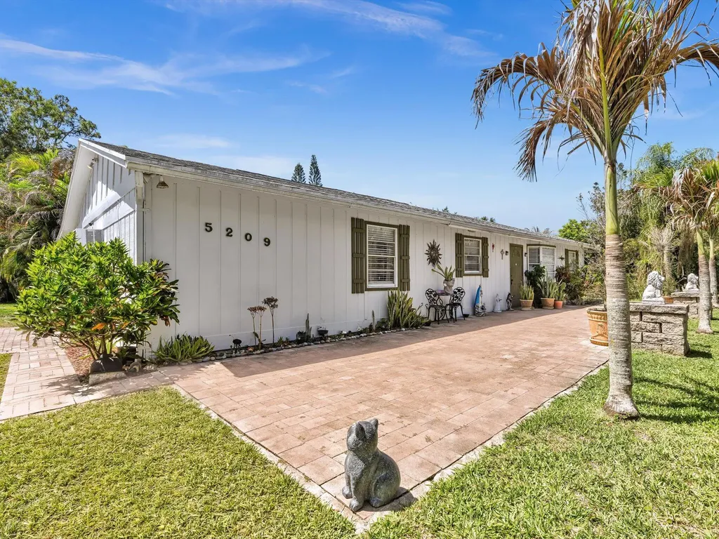 5209 Coconut Boulevard The Acreage FL 33411