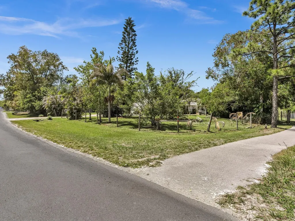 5209 Coconut Boulevard The Acreage FL 33411