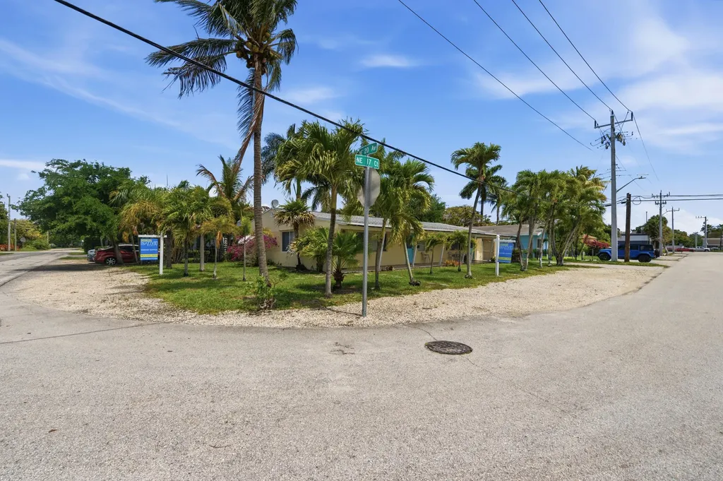 2001-2005 NE 17th Court Fort Lauderdale FL 33305
