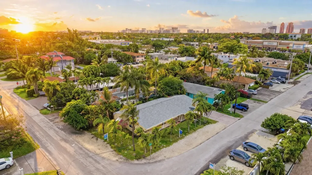 2001-2005 NE 17th Court Fort Lauderdale FL 33305