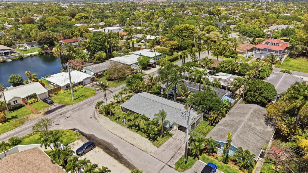 2001-2005 NE 17th Court Fort Lauderdale FL 33305