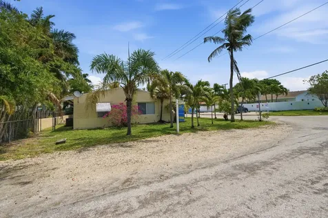 2001-2005 NE 17th Court Fort Lauderdale FL 33305