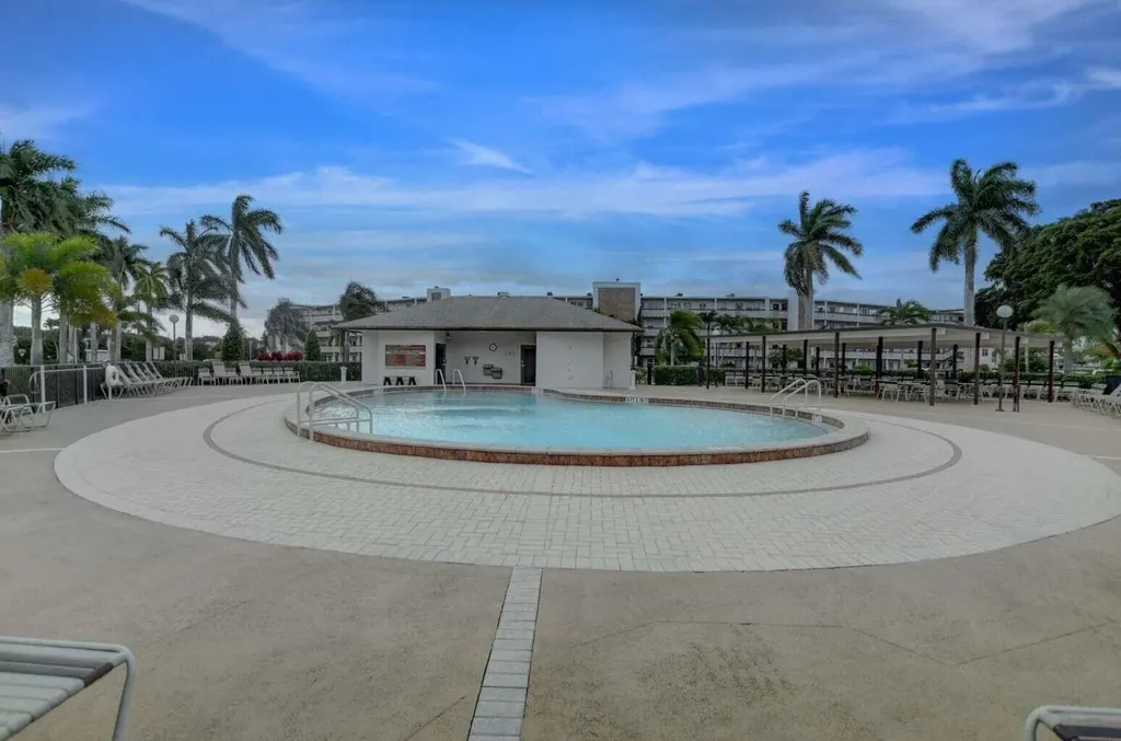 4037 Hythe C Boca Raton FL 33434