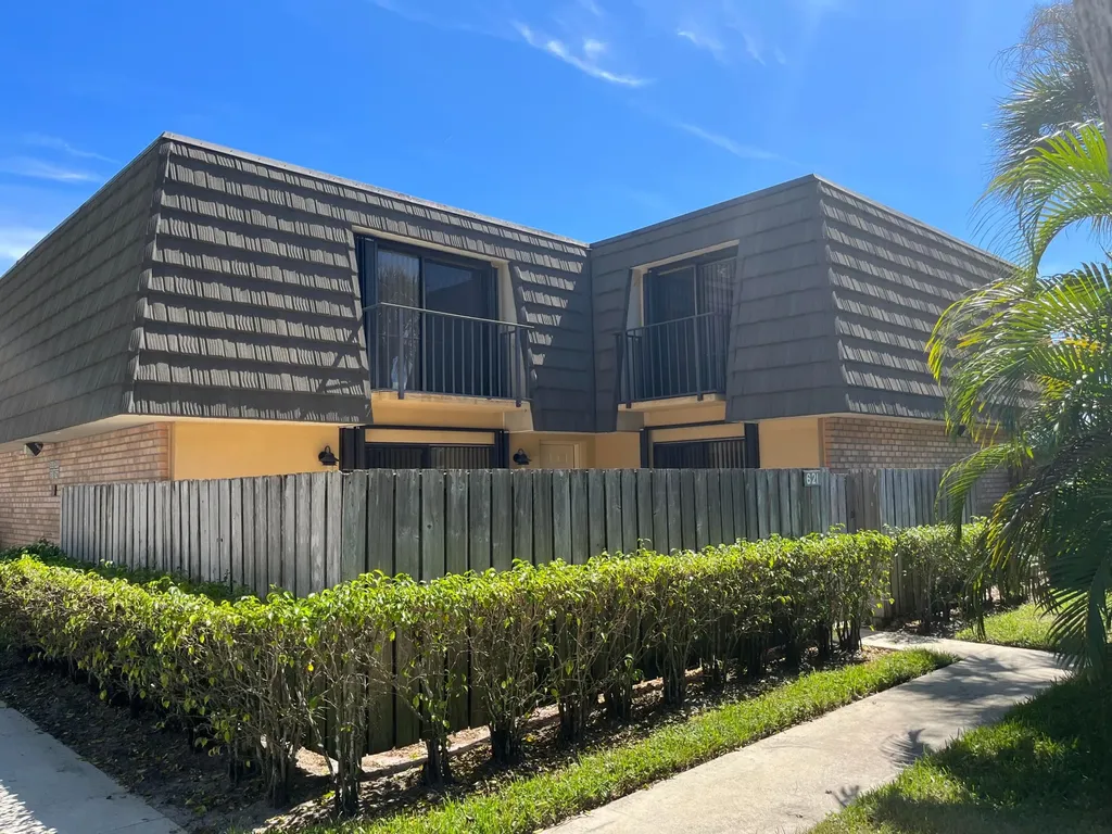 621 6th Way West Palm Beach FL 33407
