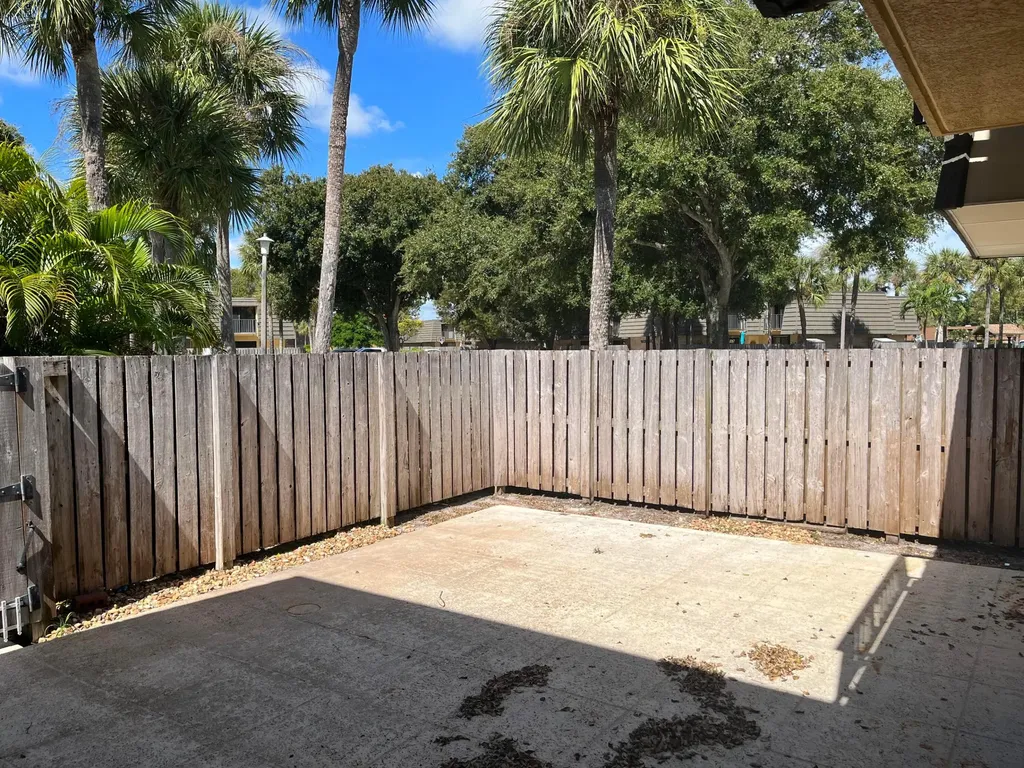 621 6th Way West Palm Beach FL 33407