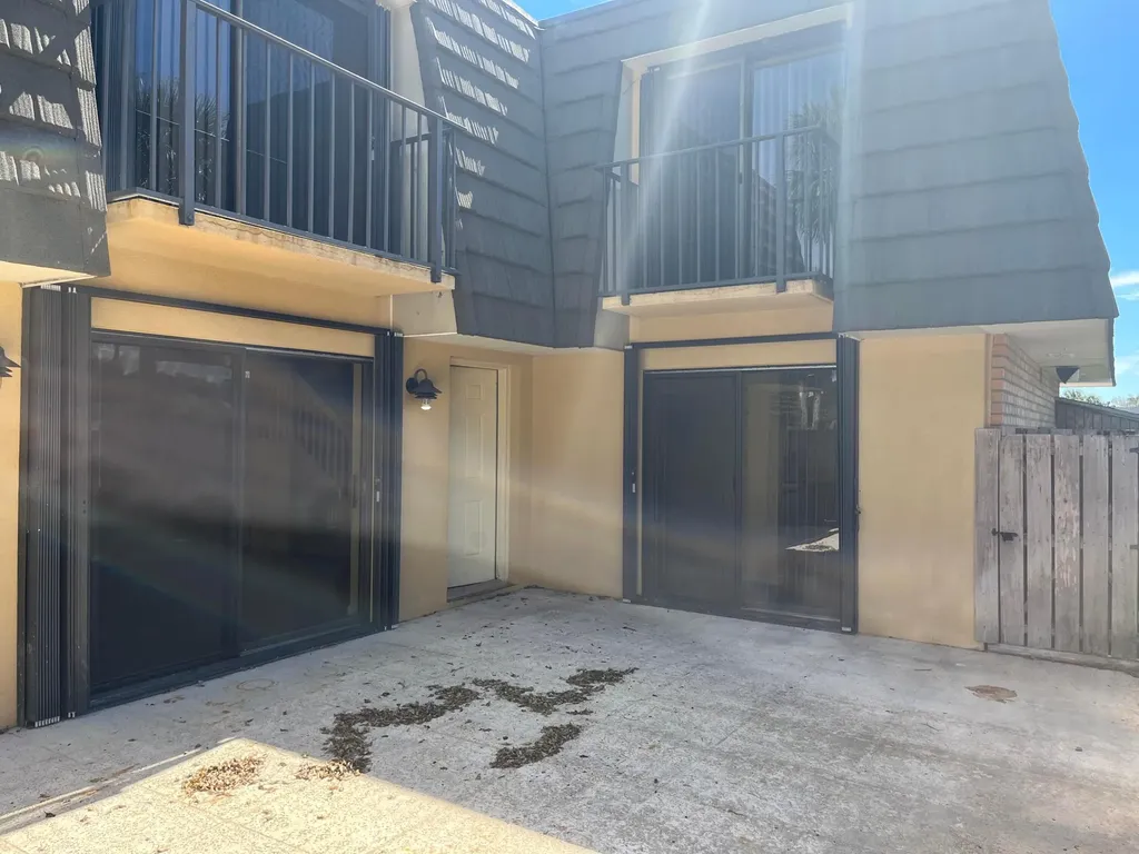 621 6th Way West Palm Beach FL 33407