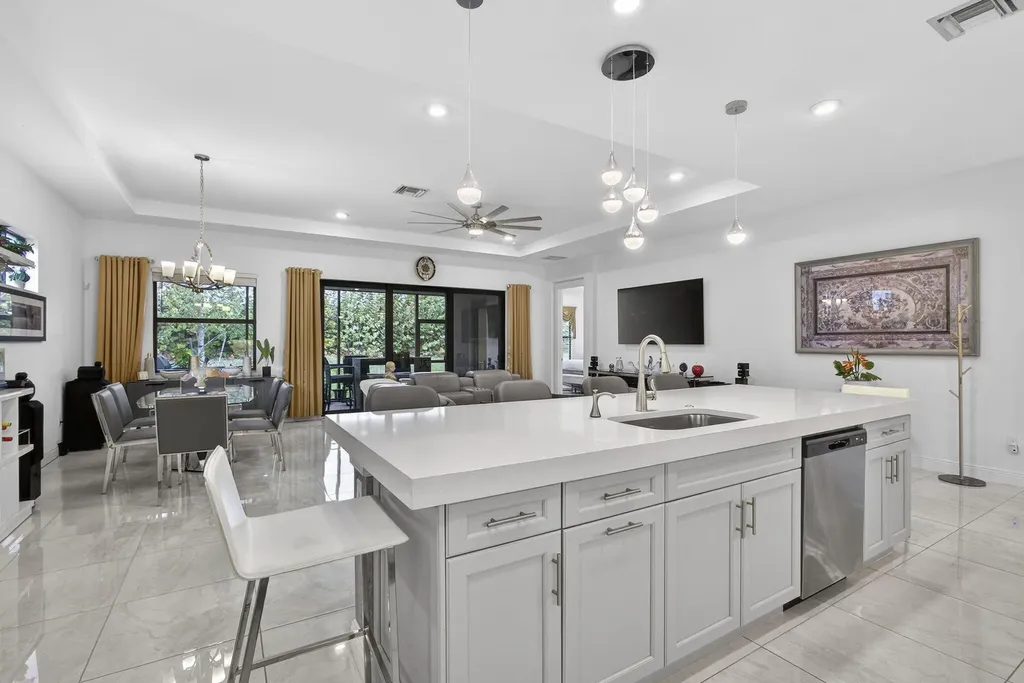 5492 St Armands Way Westlake FL 33470