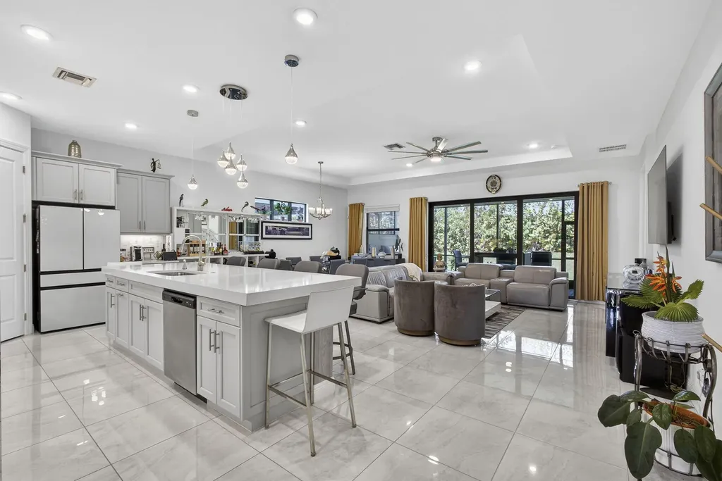 5492 St Armands Way Westlake FL 33470