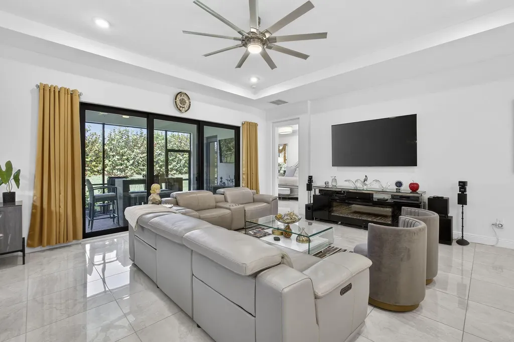 5492 St Armands Way Westlake FL 33470