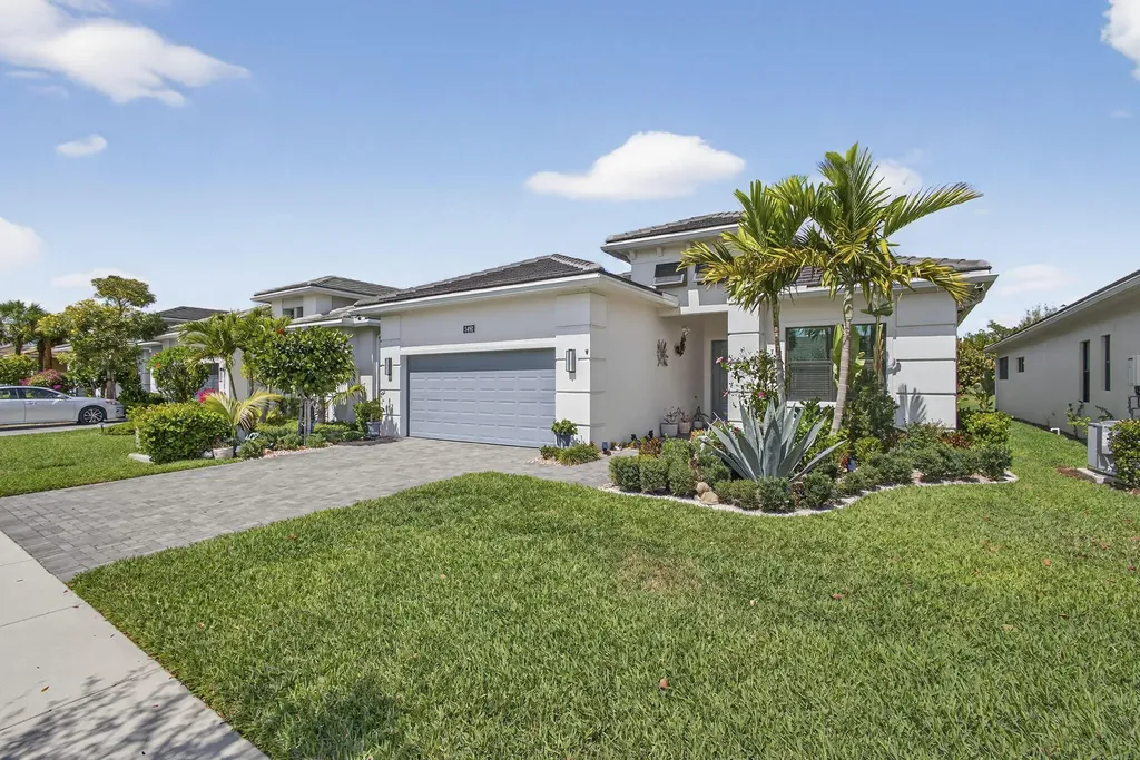 5492 St Armands Way Westlake FL 33470