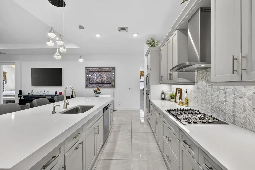 5492 St Armands Way Westlake FL 33470