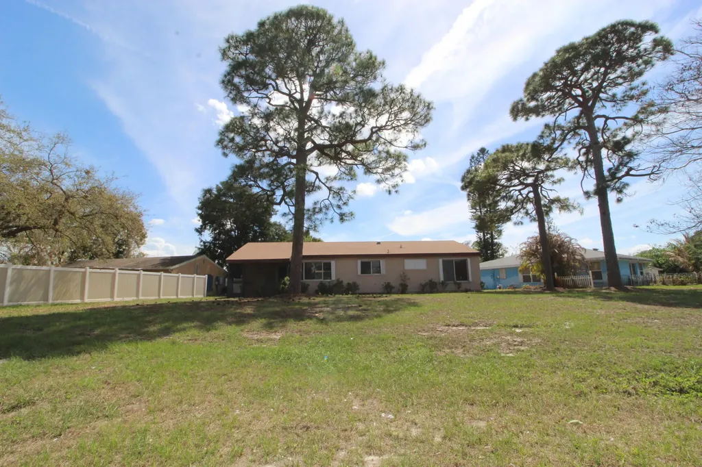 1618 SE Elkhart Terrace Port St Lucie FL 34952