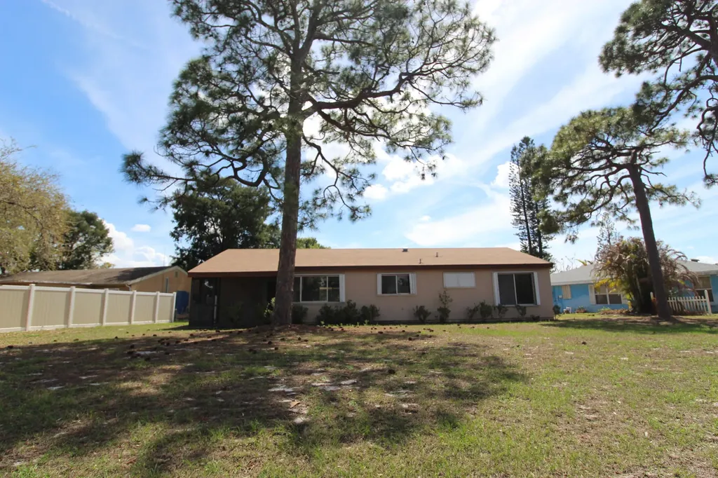 1618 SE Elkhart Terrace Port St Lucie FL 34952