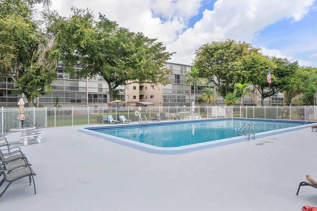 5200 Washington Street Hollywood FL 33021