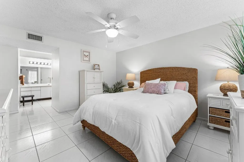 10 Via De Casas Sur Boynton Beach FL 33426