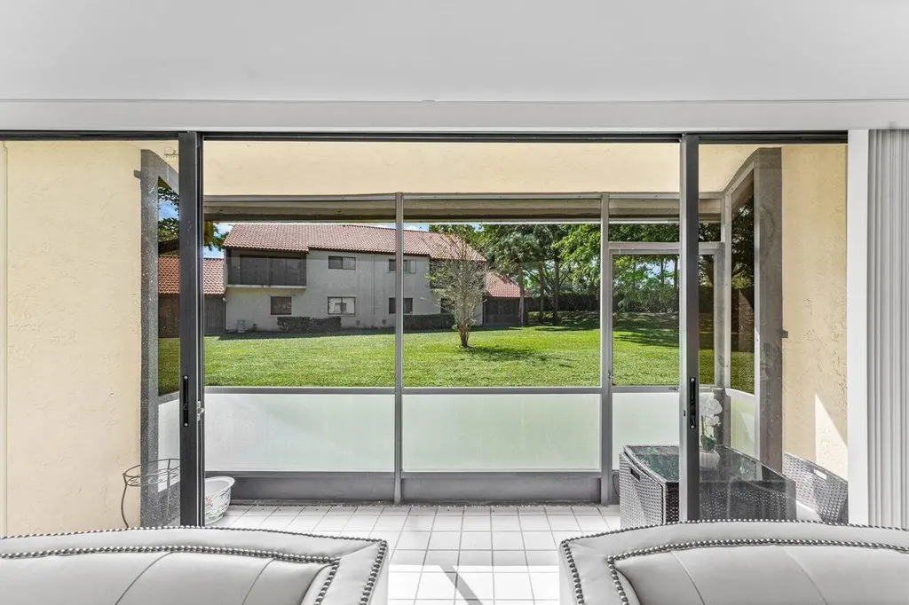 10 Via De Casas Sur Boynton Beach FL 33426