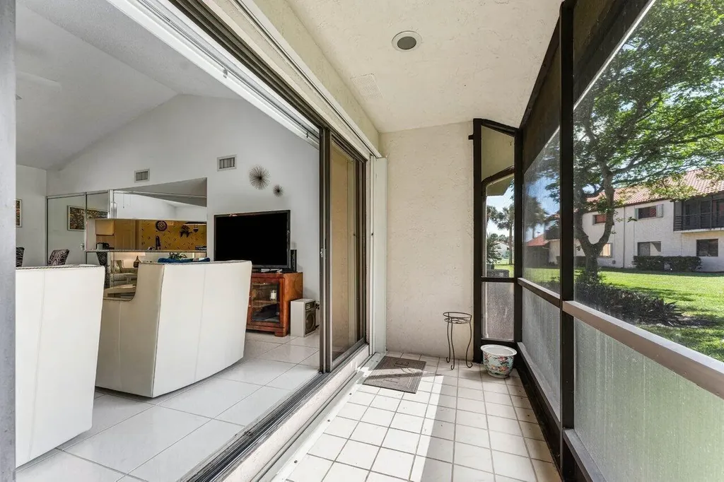 10 Via De Casas Sur Boynton Beach FL 33426