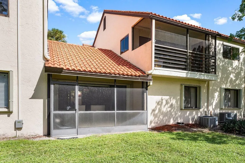 10 Via De Casas Sur Boynton Beach FL 33426