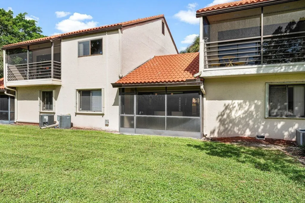 10 Via De Casas Sur Boynton Beach FL 33426