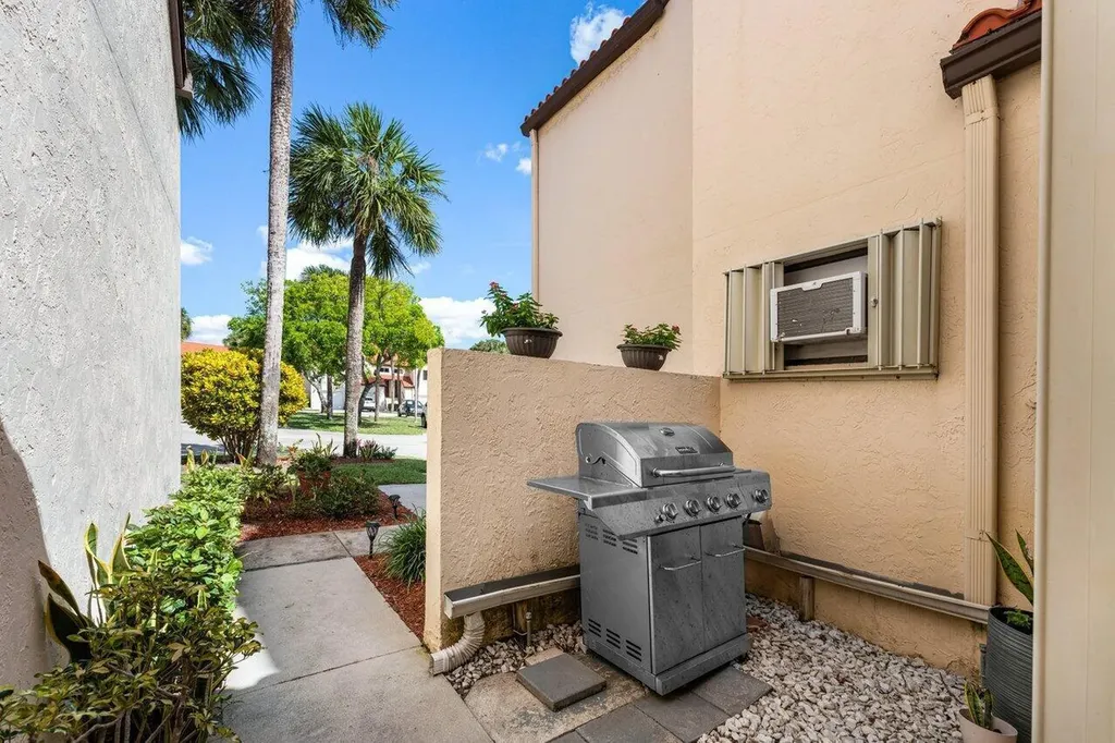 10 Via De Casas Sur Boynton Beach FL 33426