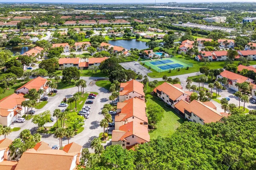 10 Via De Casas Sur Boynton Beach FL 33426