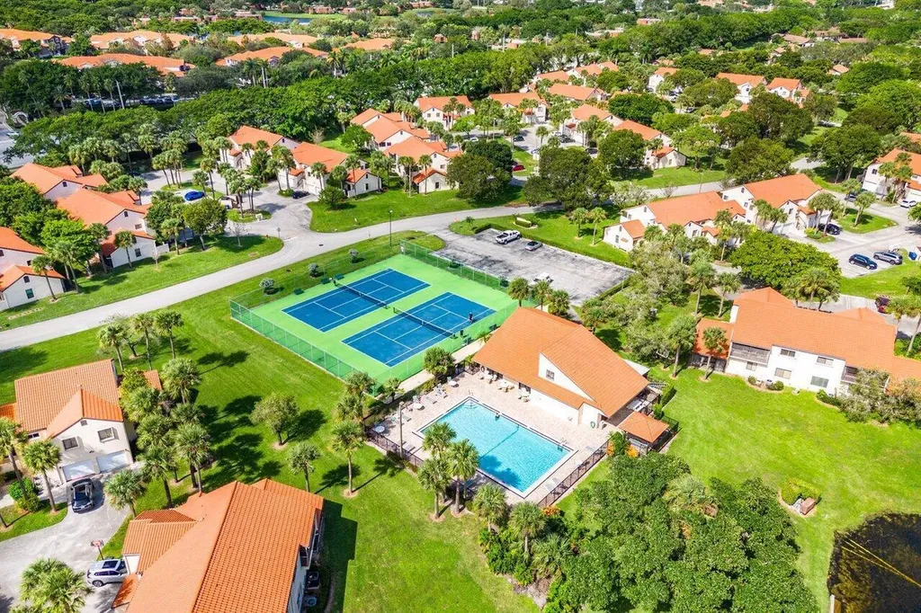 10 Via De Casas Sur Boynton Beach FL 33426