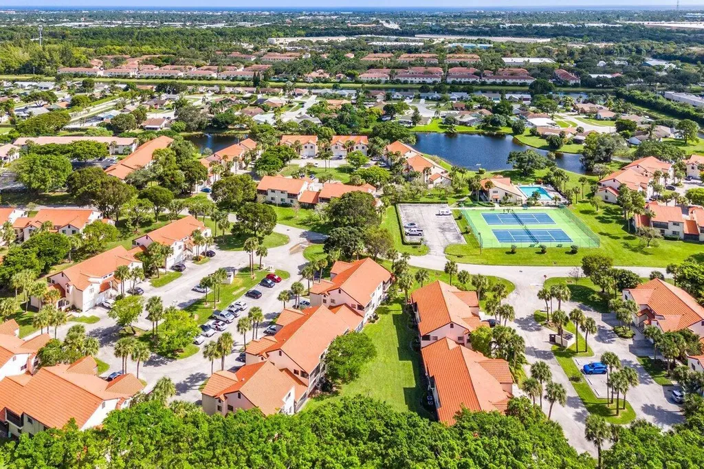 10 Via De Casas Sur Boynton Beach FL 33426