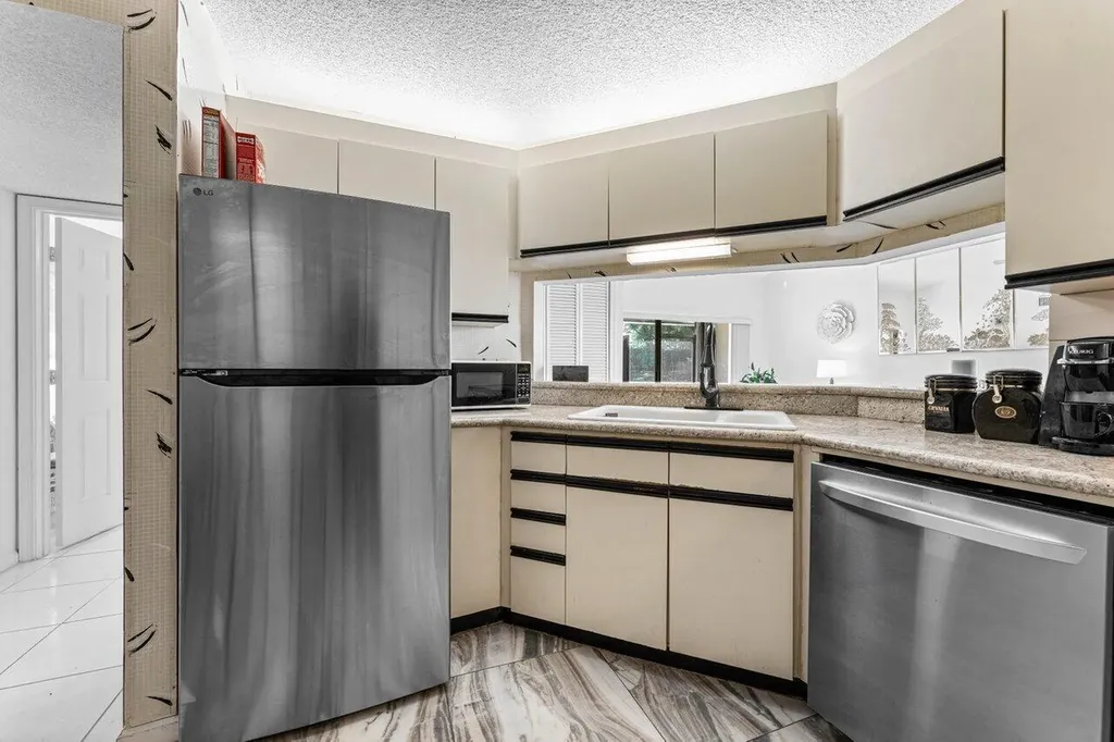 10 Via De Casas Sur Boynton Beach FL 33426