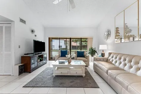 10 Via De Casas Sur Boynton Beach FL 33426