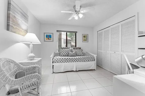 10 Via De Casas Sur Boynton Beach FL 33426