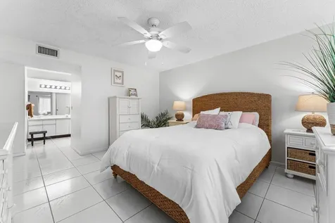 10 Via De Casas Sur Boynton Beach FL 33426