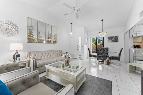 10 Via De Casas Sur Boynton Beach FL 33426