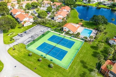 10 Via De Casas Sur Boynton Beach FL 33426