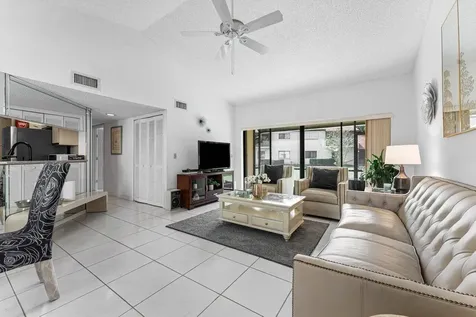 10 Via De Casas Sur Boynton Beach FL 33426