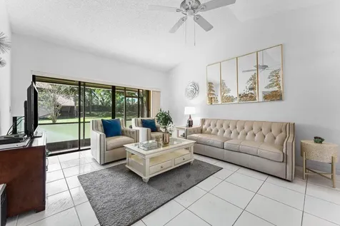 10 Via De Casas Sur Boynton Beach FL 33426