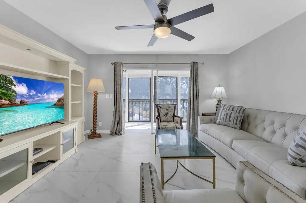 7192 Huntington Lane Delray Beach FL 33446