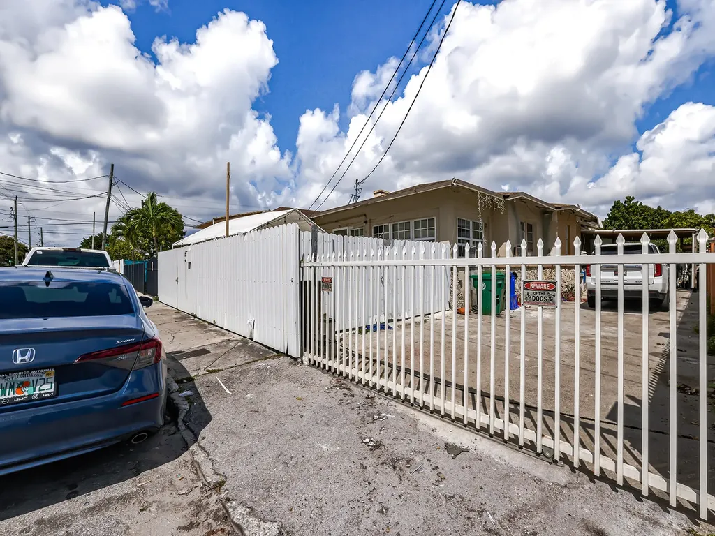1757 NW 1st Street Miami FL 33125