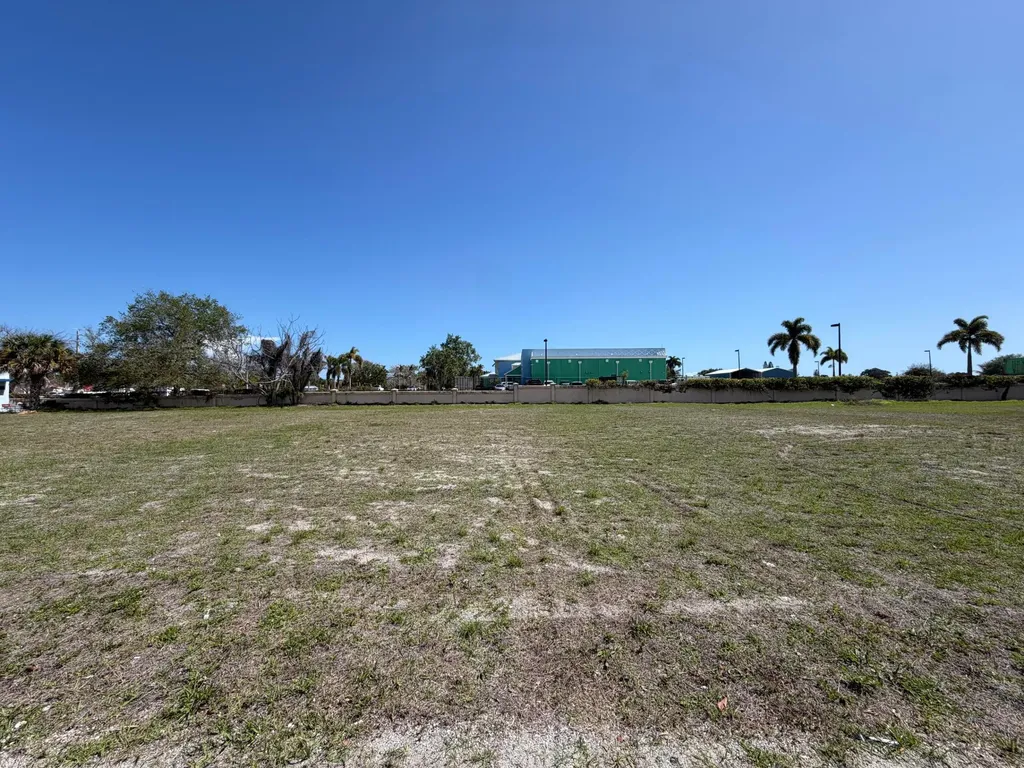705 SE Tarpon Avenue Stuart FL 34994