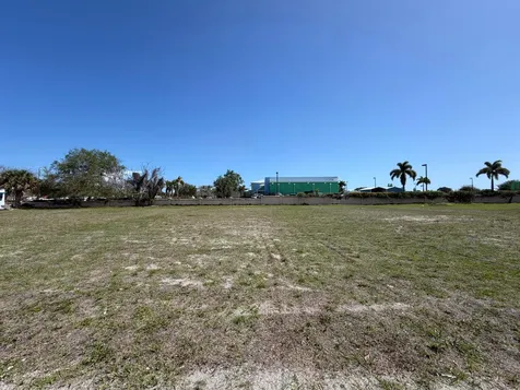 705 SE Tarpon Avenue Stuart FL 34994