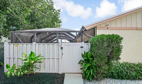 8888 Thumbwood Circle Boynton Beach FL 33436