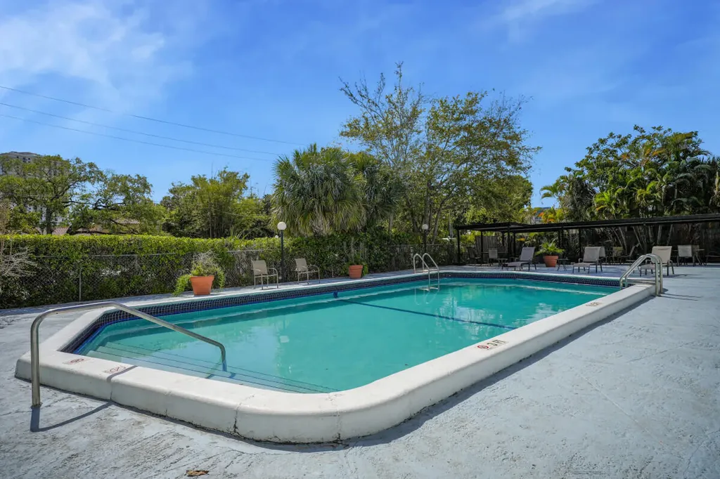 16851 NE 23rd Avenue North Miami Beach FL 33160
