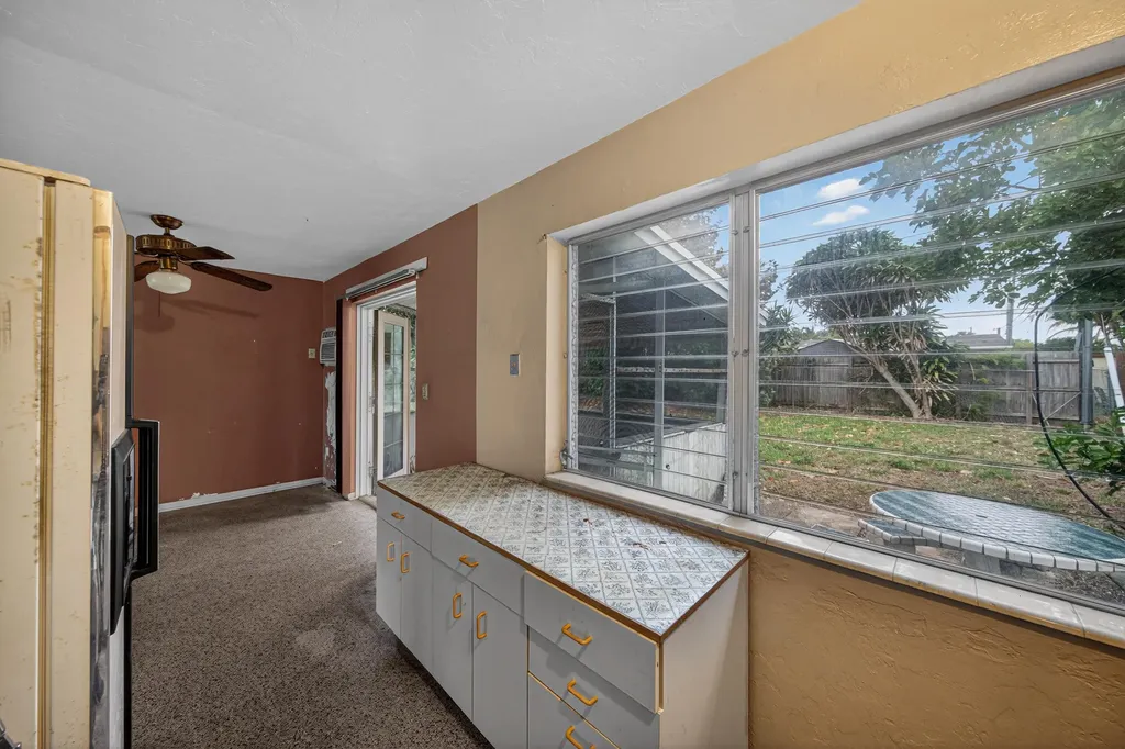 27 NE 17th Avenue Pompano Beach FL 33060