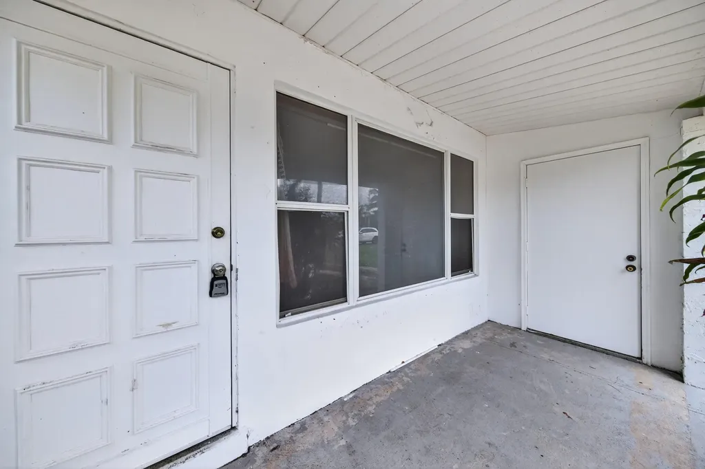 27 NE 17th Avenue Pompano Beach FL 33060