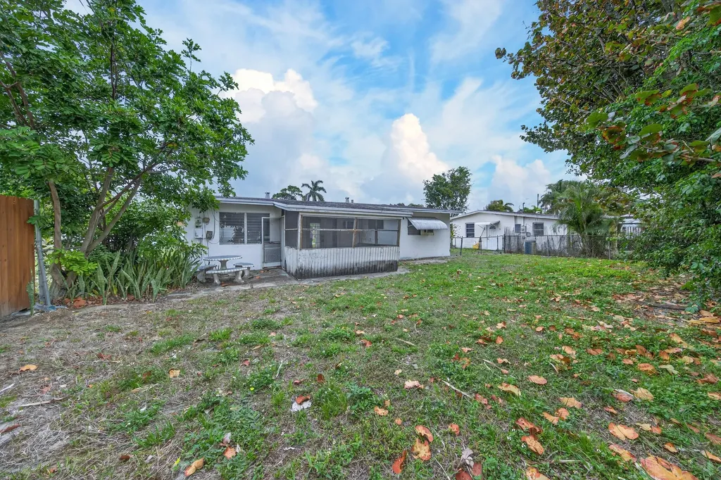 27 NE 17th Avenue Pompano Beach FL 33060