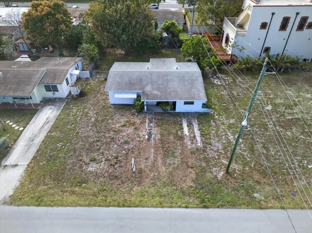 27 NE 17th Avenue Pompano Beach FL 33060