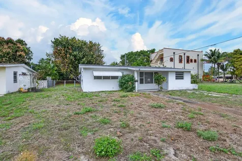 27 NE 17th Avenue Pompano Beach FL 33060