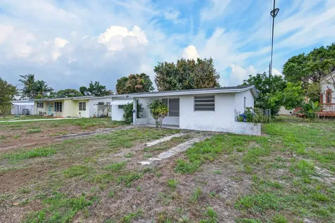 27 NE 17th Avenue Pompano Beach FL 33060